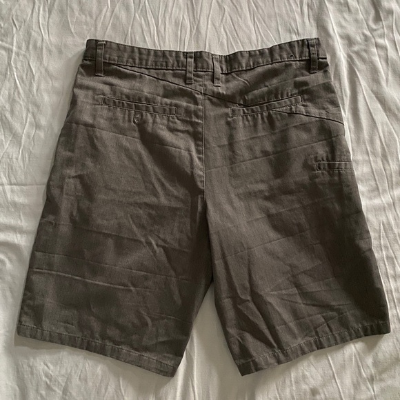 Grey shorts - Picture 3 of 3